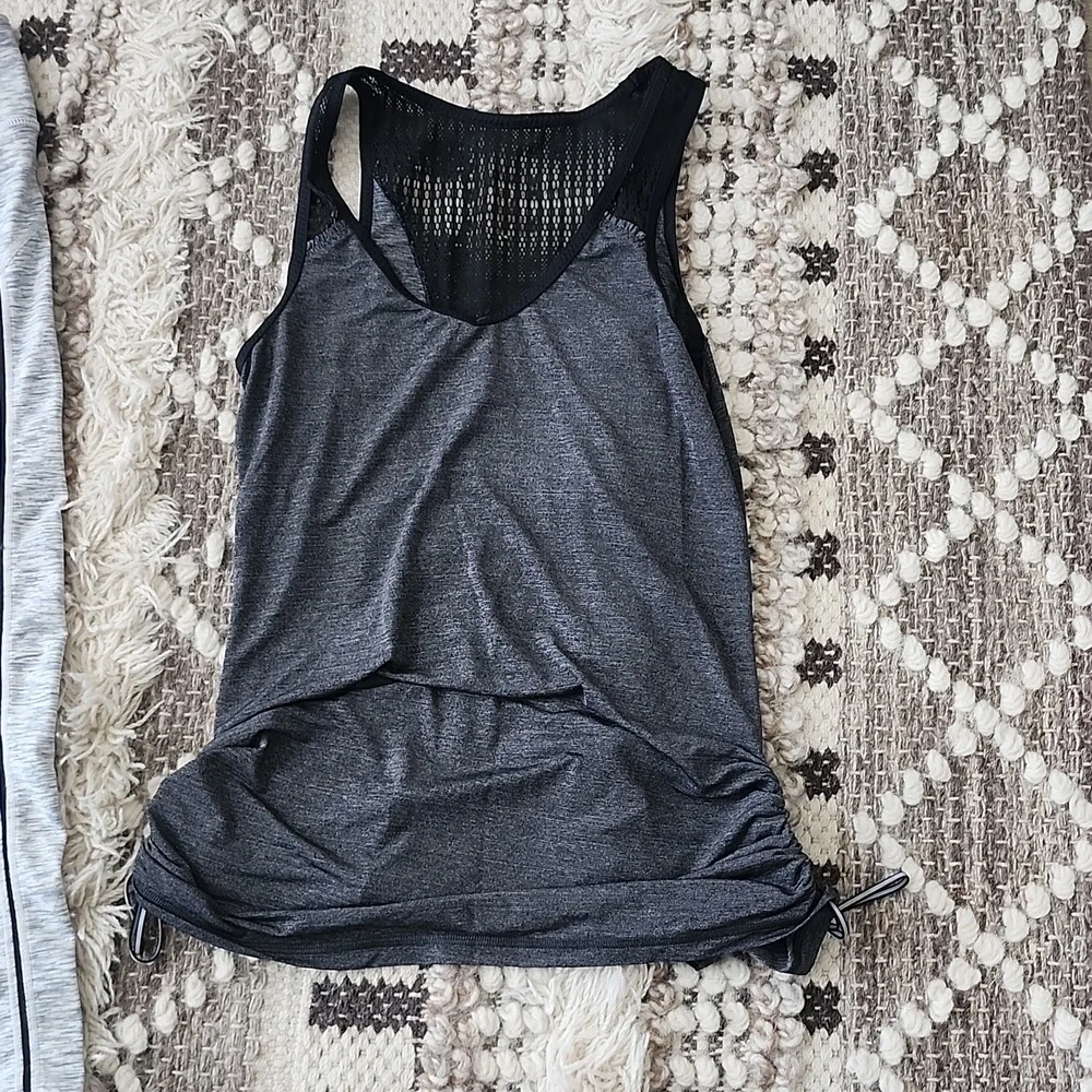 Workout top - Picture 1 of 4